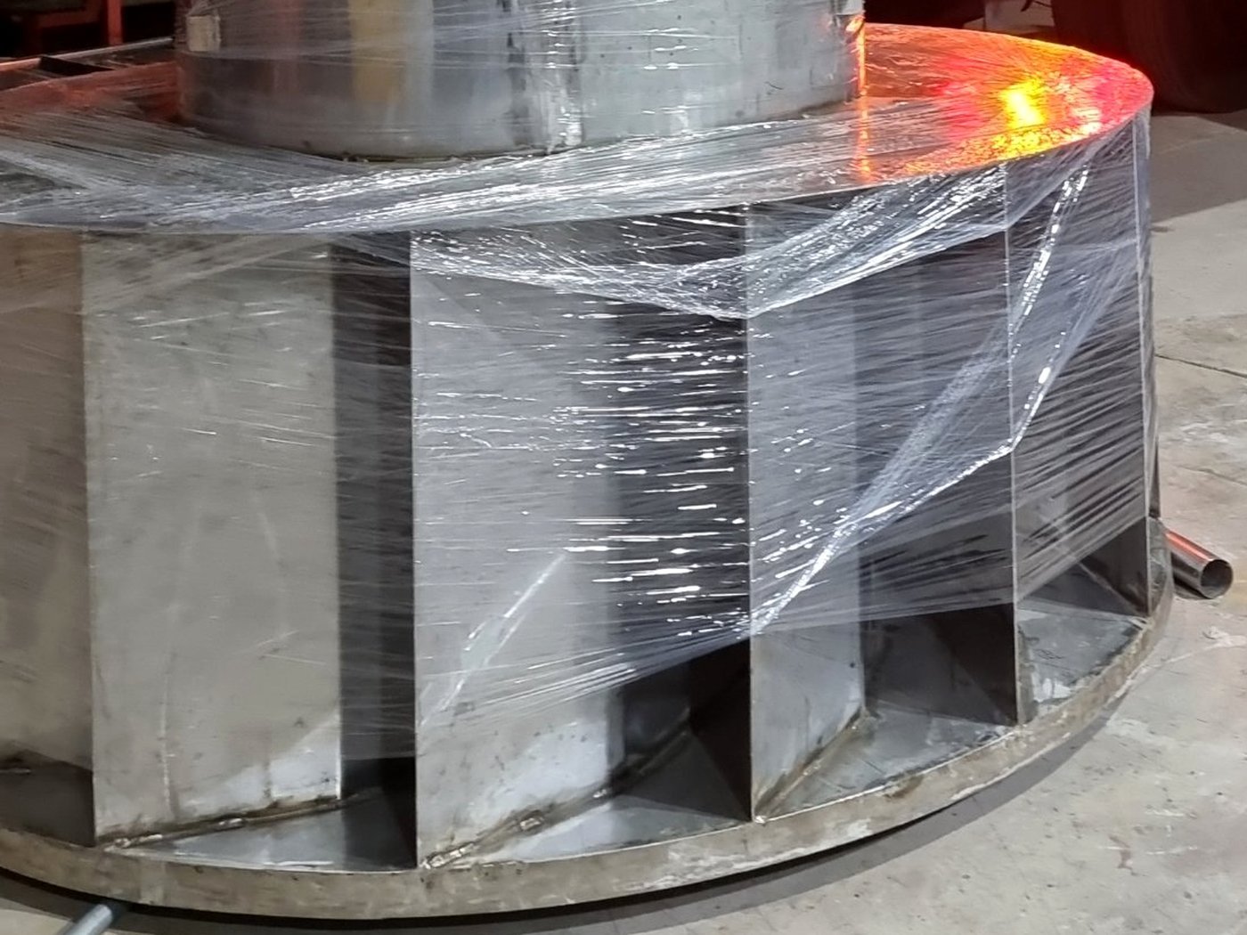 Separador de arrastre de acero inoxidable con sus paletas, embalado para su envío